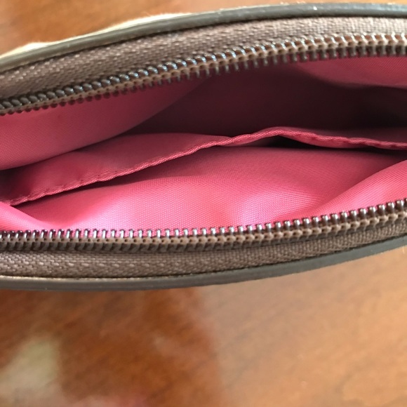 Coach classic zipper wristlet with horse and carriage design and leather strap - Picture 3 of 5